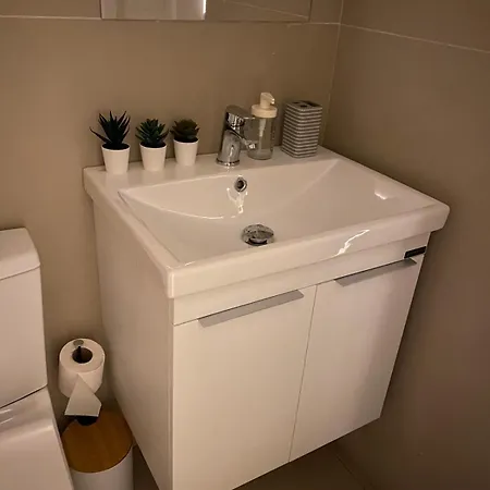 Athina Apartment *